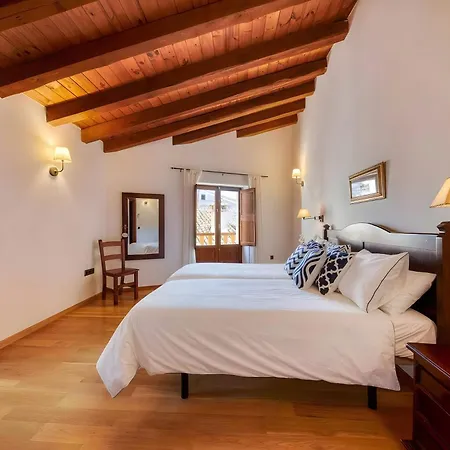 Cuesta Del Reloj Piedralaves