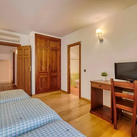 Cuesta Del Reloj * Piedralaves