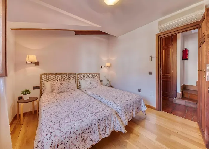 Cuesta Del Reloj * Piedralaves