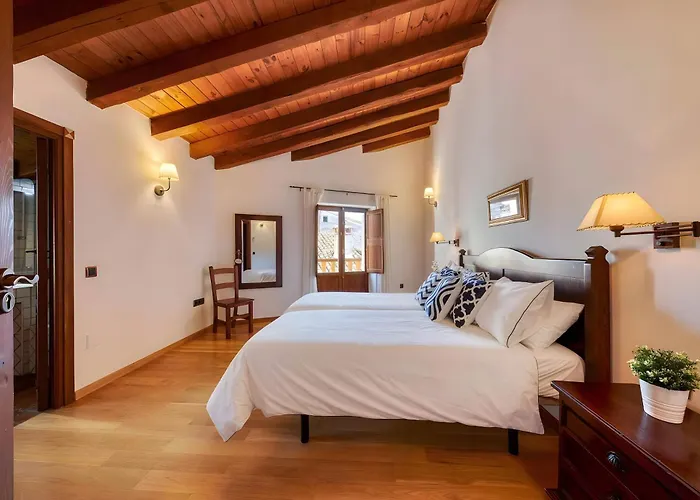 Cuesta Del Reloj Piedralaves